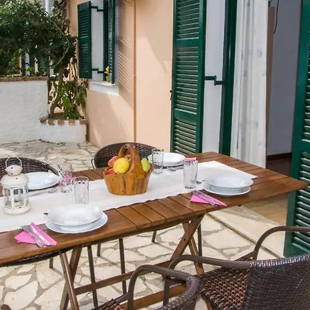 Appartamento Eleni's 2 *