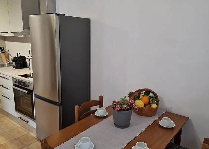 Eleni's 2 Μπαρμπάτι